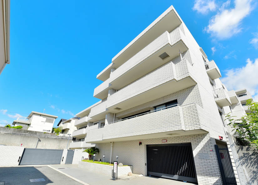 Elza Mikage Hirano A-Building Room 303