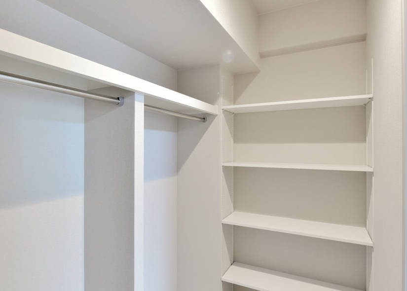 Elza Mikage Hirano A-Building Room 303