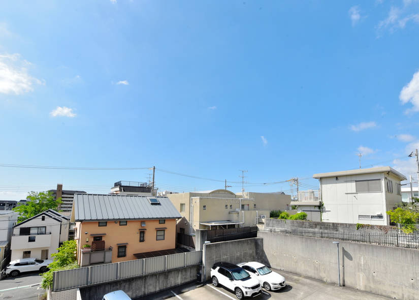 Elza Mikage Hirano A-Building Room 303