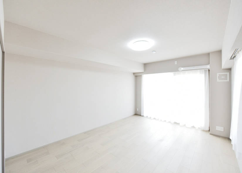 Elza Mikage Hirano A-Building Room 303